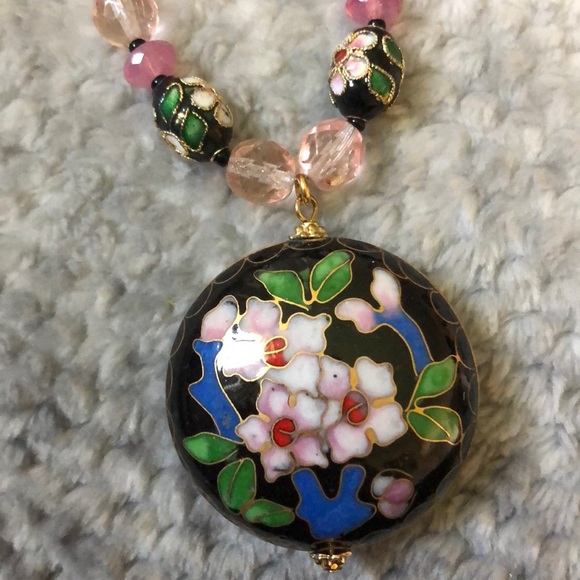 Floral beaded pendant necklace - Picture 2 of 3